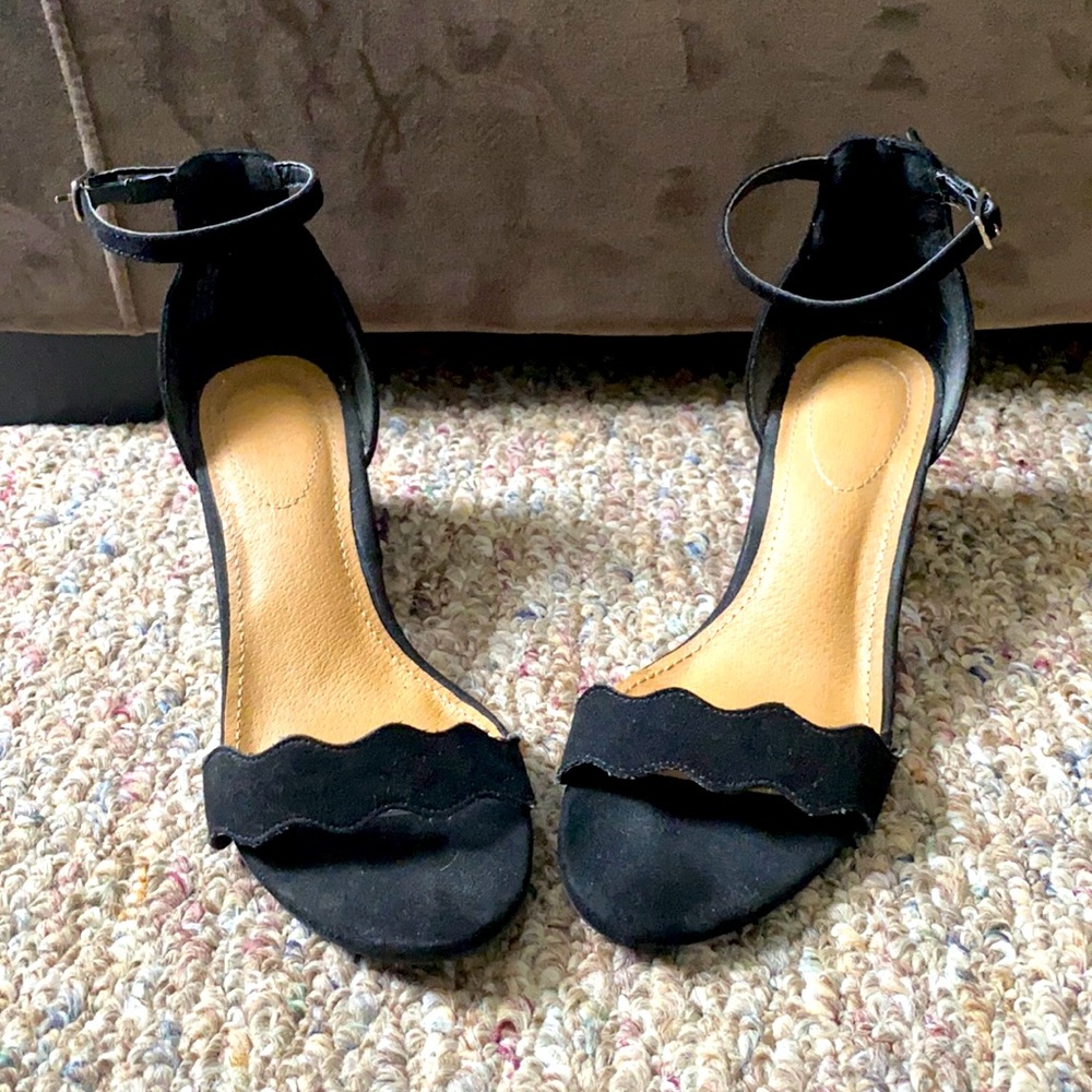 Beautiful heels with ankle strap !